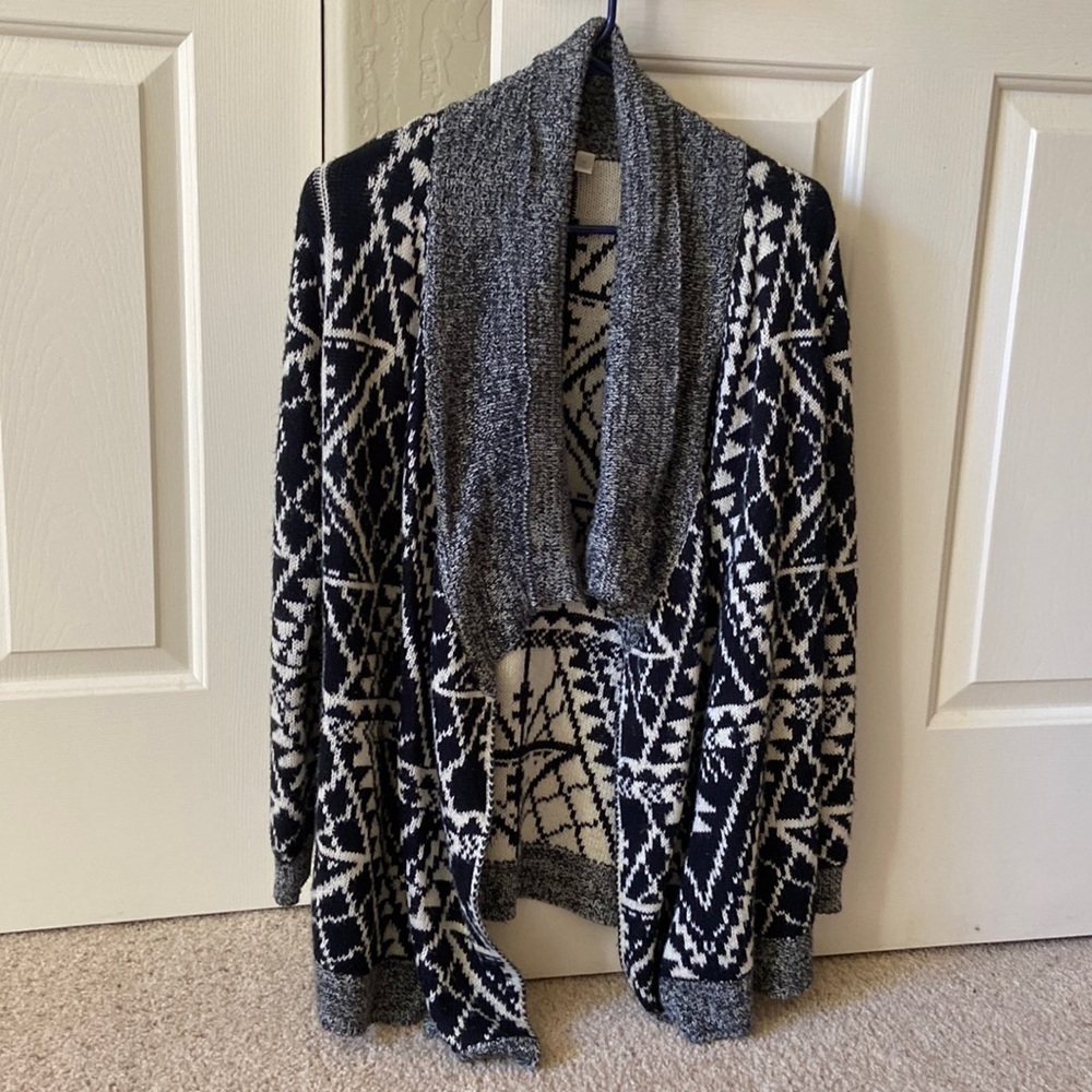 Black and white winter sweat